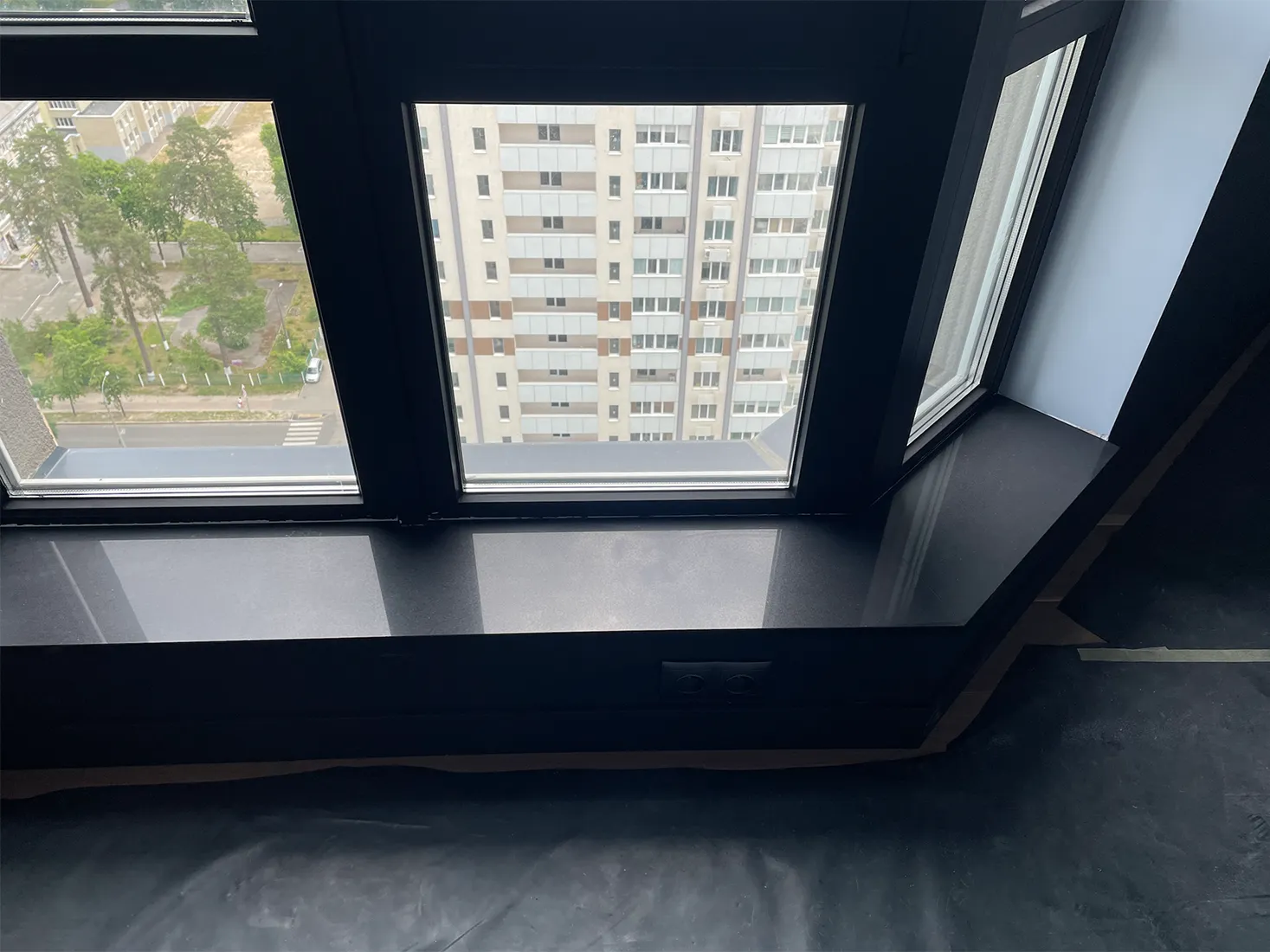 Підвіконня з кварцового агломерату Atem Antracita 1119 — фото 3 — MAS — Modern Acrylic Stone