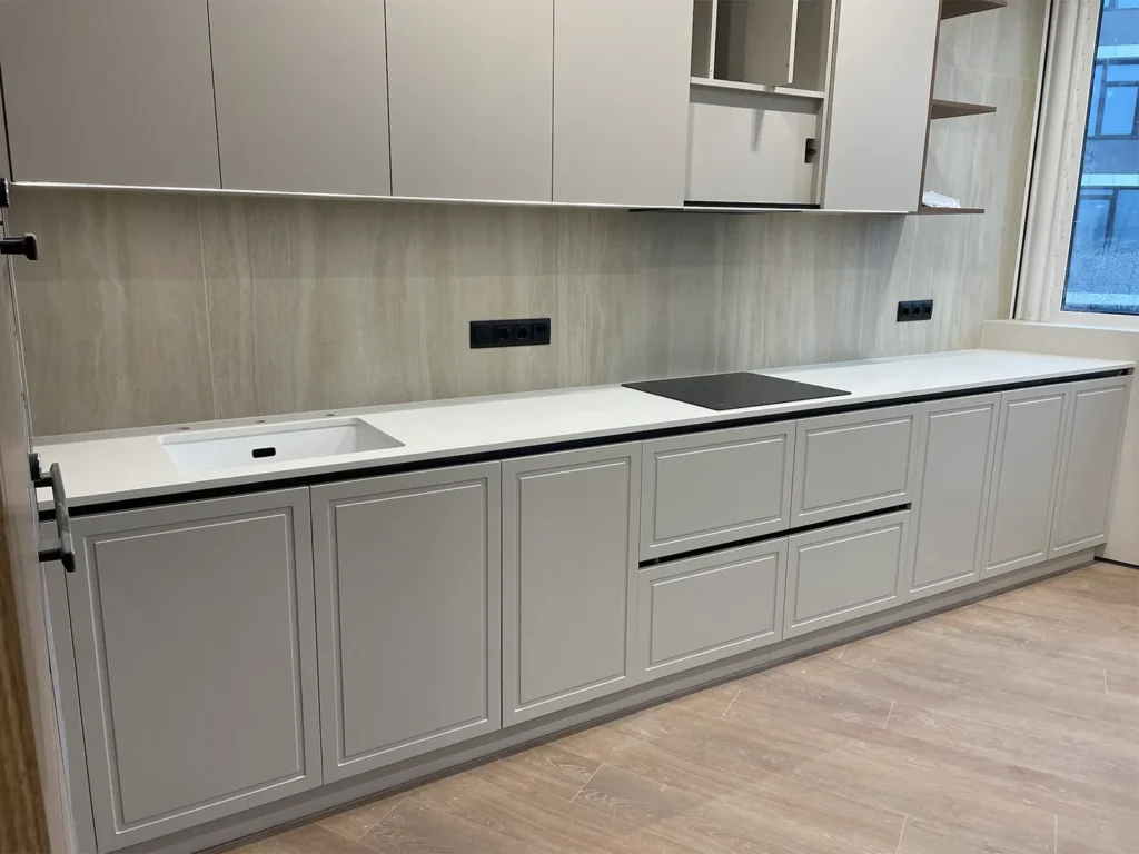 Прямая столешница на кухню из кварца Atem White 1117 — фото 1 — MAS — Modern Acrylic Stone