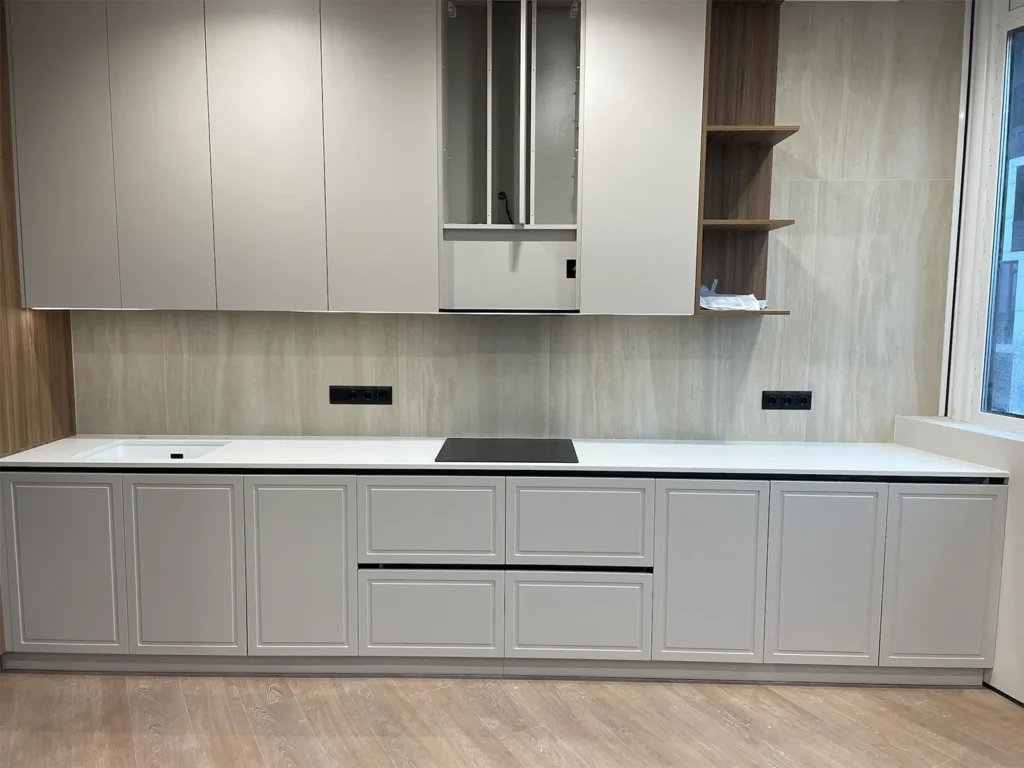 Прямая столешница на кухню из кварца Atem White 1117 — фото 5 — MAS — Modern Acrylic Stone