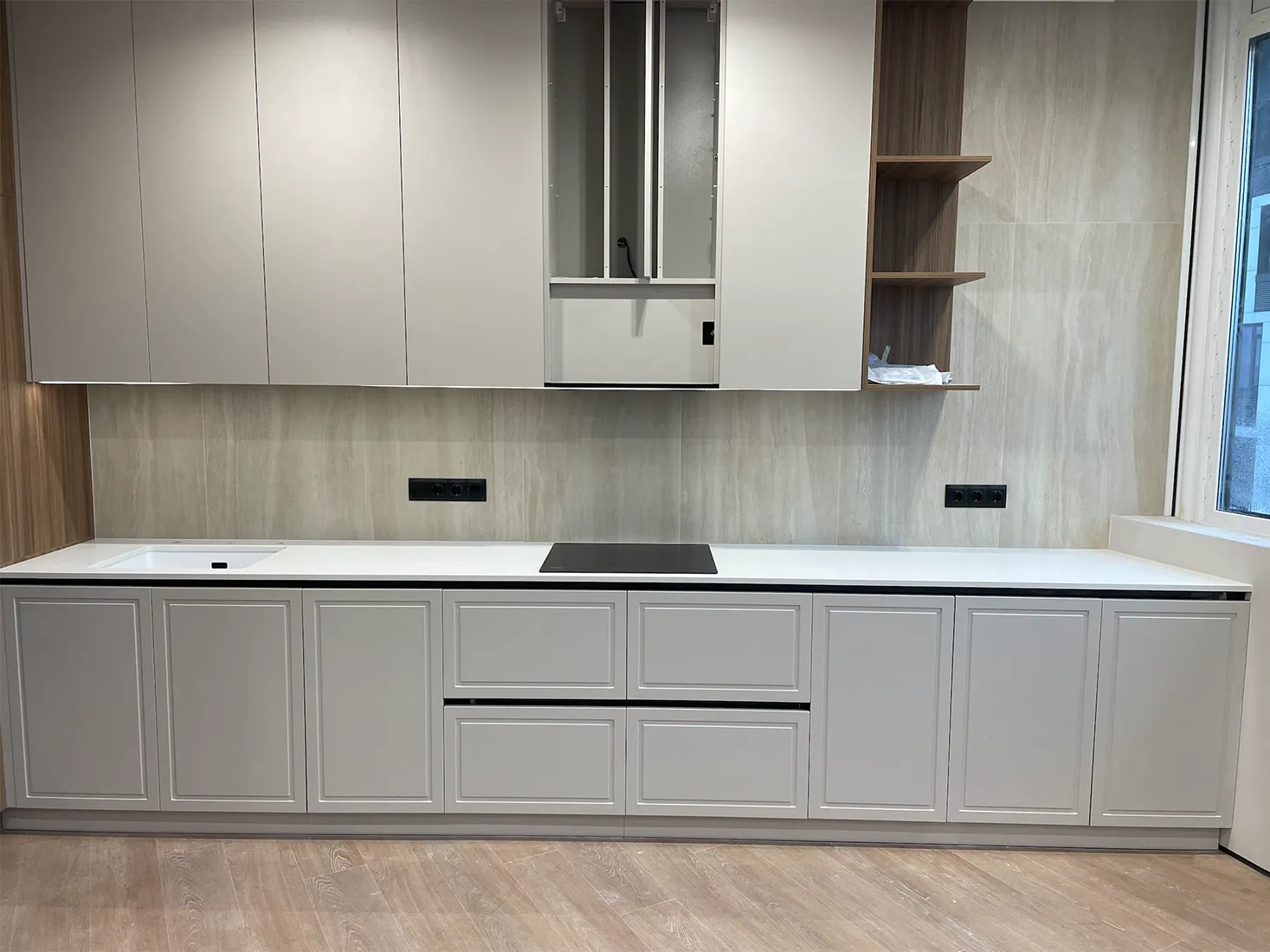 Прямая столешница на кухню из кварца Atem White 1117 — фото 5 — MAS — Modern Acrylic Stone