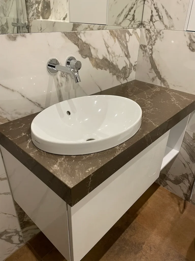 Стільниця в санвузол з кварцу Atem Pietra Marrone 0002 — фото 1 — MAS — Modern Acrylic Stone