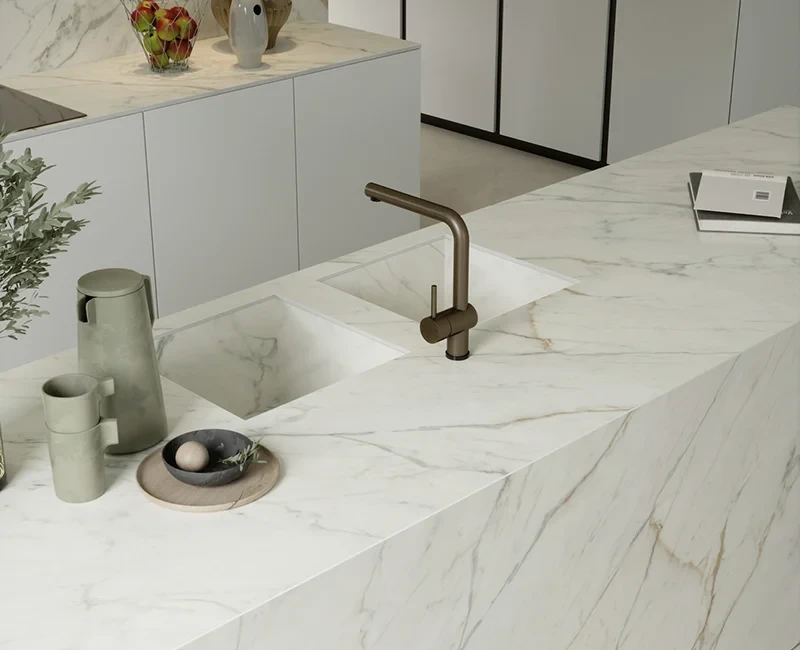 Широкоформатная керамогранитная плита Marazzi Grande Marble Look Golden White — фото 3 — MAS — Modern Acrylic Stone