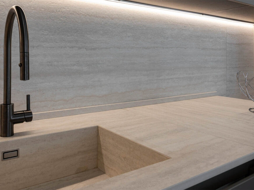 Широкоформатна керамогранітна плита Laminam Hado Travertino Bianco — фото 3 — MAS — Modern Acrylic Stone