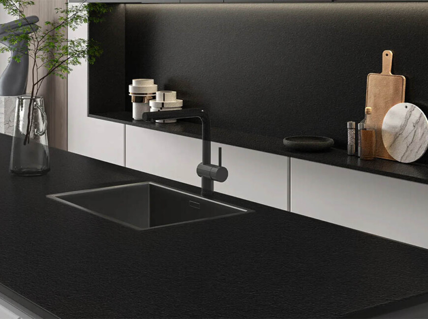 Широкоформатна керамогранітна плита Keralini Absolute Black Fullbody — фото 6 — MAS — Modern Acrylic Stone