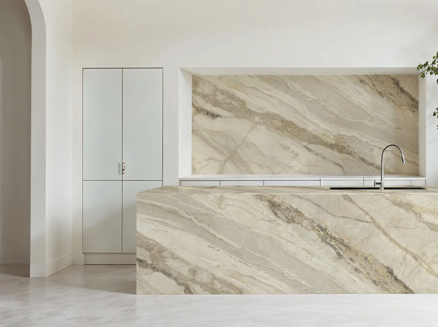 Широкоформатна керамогранітна плита Keralini Breccia Stone Beige — фото 4 — MAS — Modern Acrylic Stone