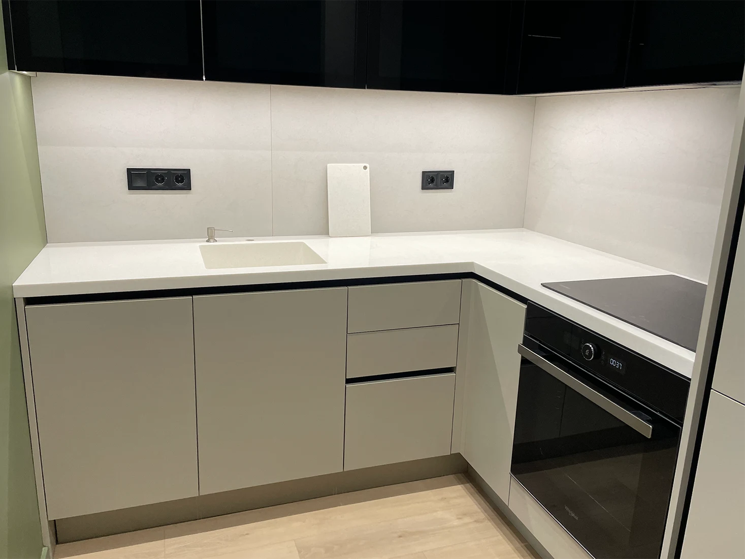Кухонна стільниця з мийкою з акрилу Grandex S-204 Creamy Sand — фото 2 — MAS — Modern Acrylic Stone