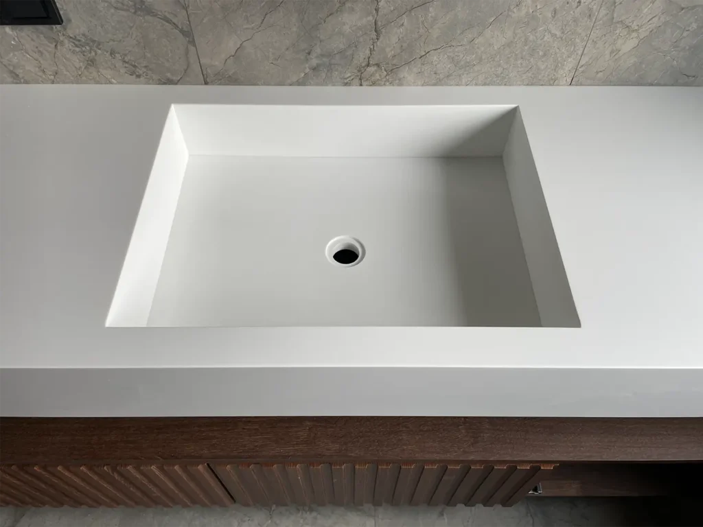 Навесная столешница с прямоугольной раковиной из акрила Grandex P-104 Pure White — фото 4 — MAS — Modern Acrylic Stone