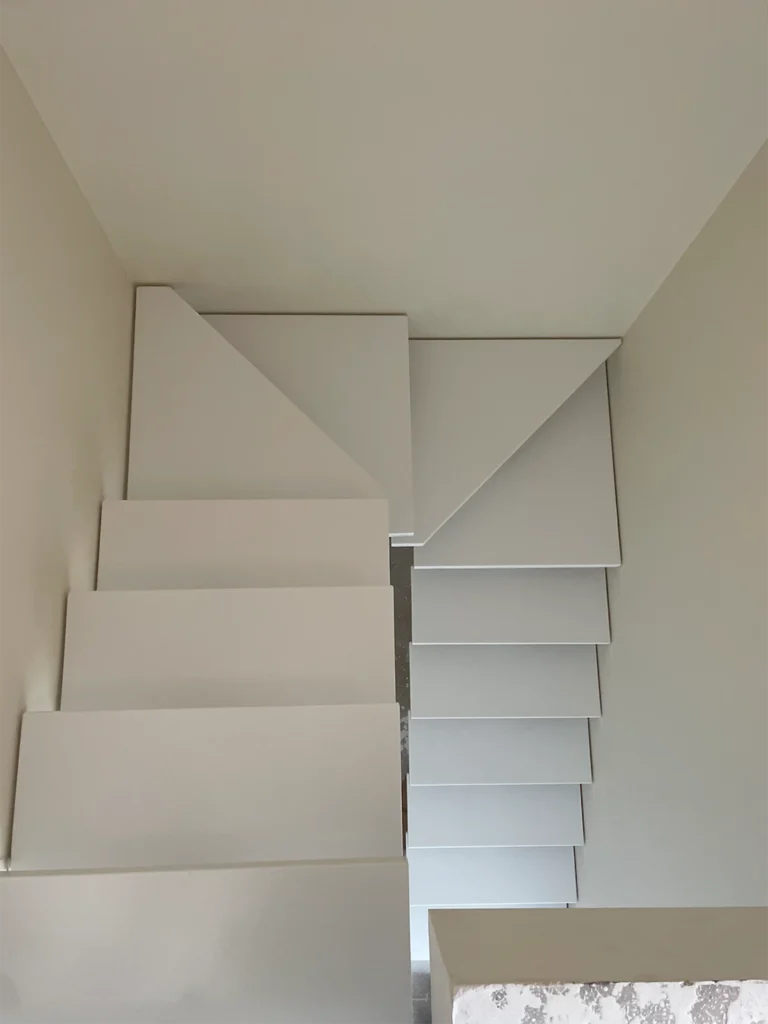 Сходинки зі штучного каменю Neomarm NK-028 Pure White — фото 1 — MAS — Modern Acrylic Stone