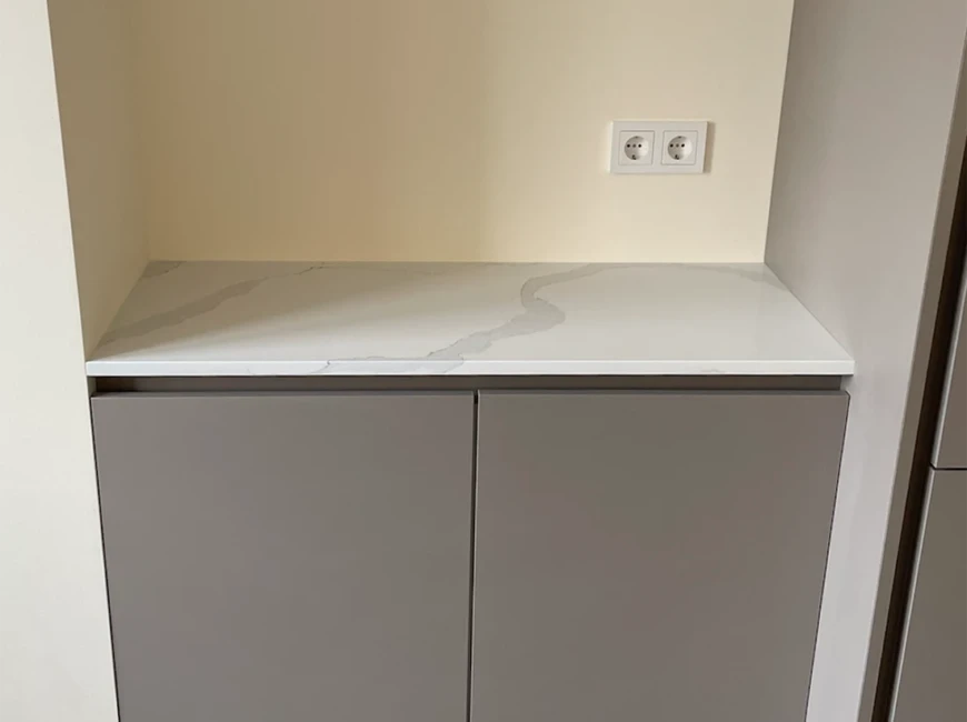 Стільниці та фартух з кварцу Avant Quartz 7440 Calacatta Bianco — фото 5 — MAS — Modern Acrylic Stone