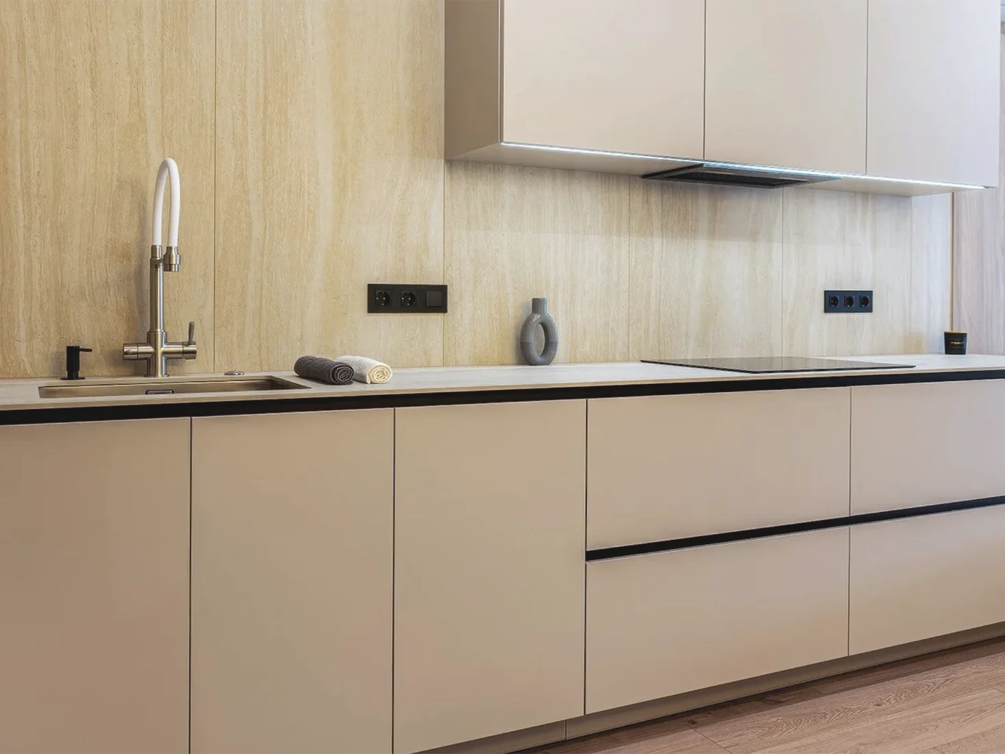 Стільниця на кухню з керамограніту Ascale Tivoli White — фото 2 — MAS — Modern Acrylic Stone