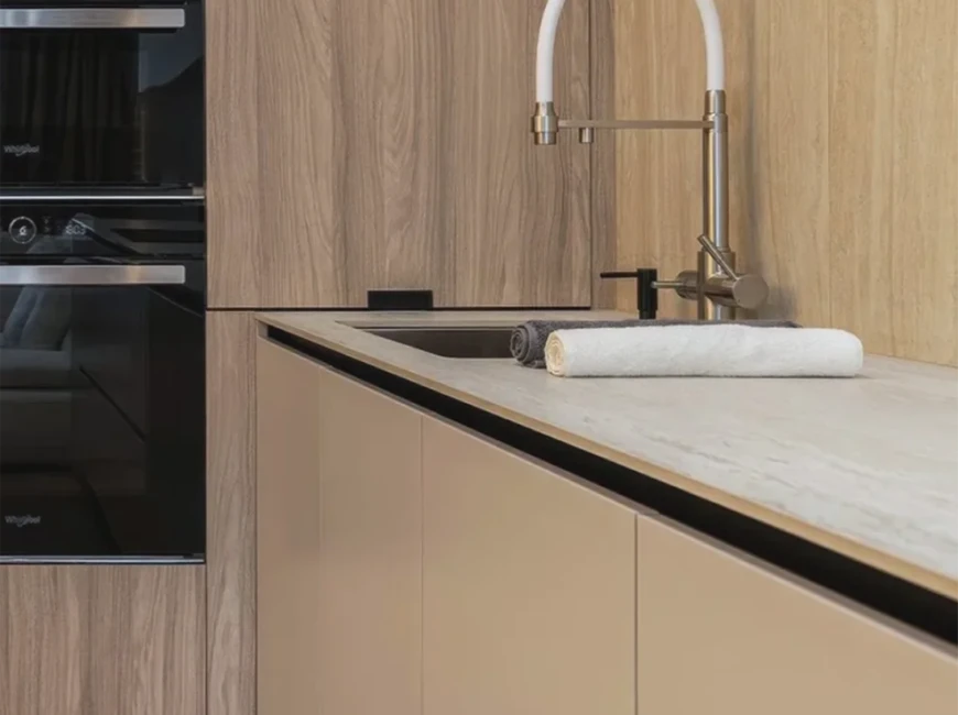 Столешница на кухню из керамогранита Ascale Tivoli White — фото 1 — MAS — Modern Acrylic Stone