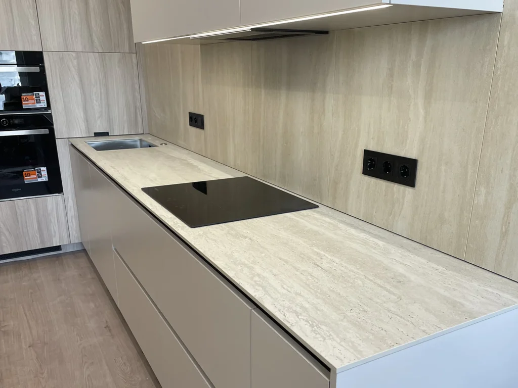 Столешница на кухню из керамогранита Ascale Tivoli White — фото 3 — MAS — Modern Acrylic Stone