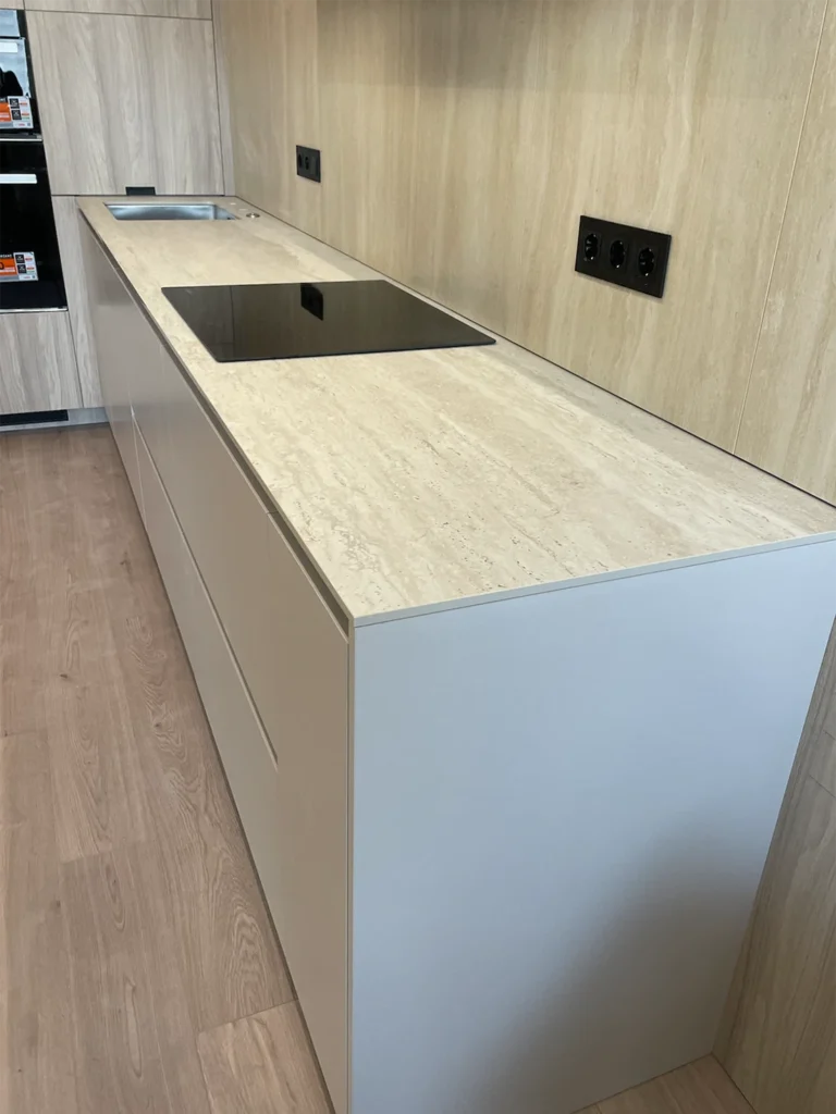 Столешница на кухню из керамогранита Ascale Tivoli White — фото 5 — MAS — Modern Acrylic Stone