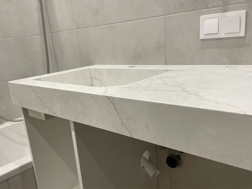 Столешница с щелевой раковиной из кварца Avant Quartz 7540 Calacatta Concorde — фото 7 — MAS — Modern Acrylic Stone