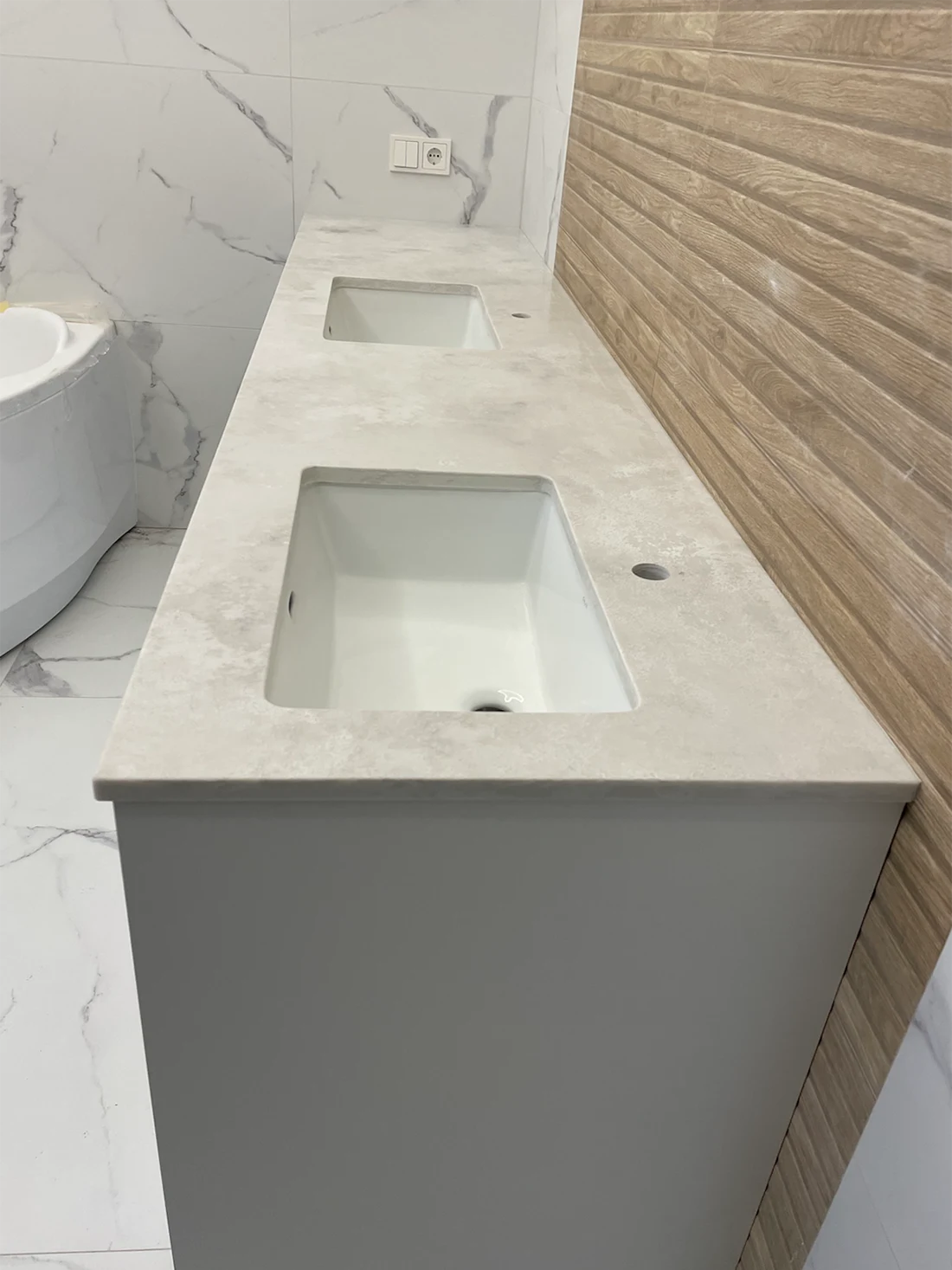 Столешница в ванную комнату из кварца Avant Quartz 8100 Мулен — фото 1 — MAS — Modern Acrylic Stone