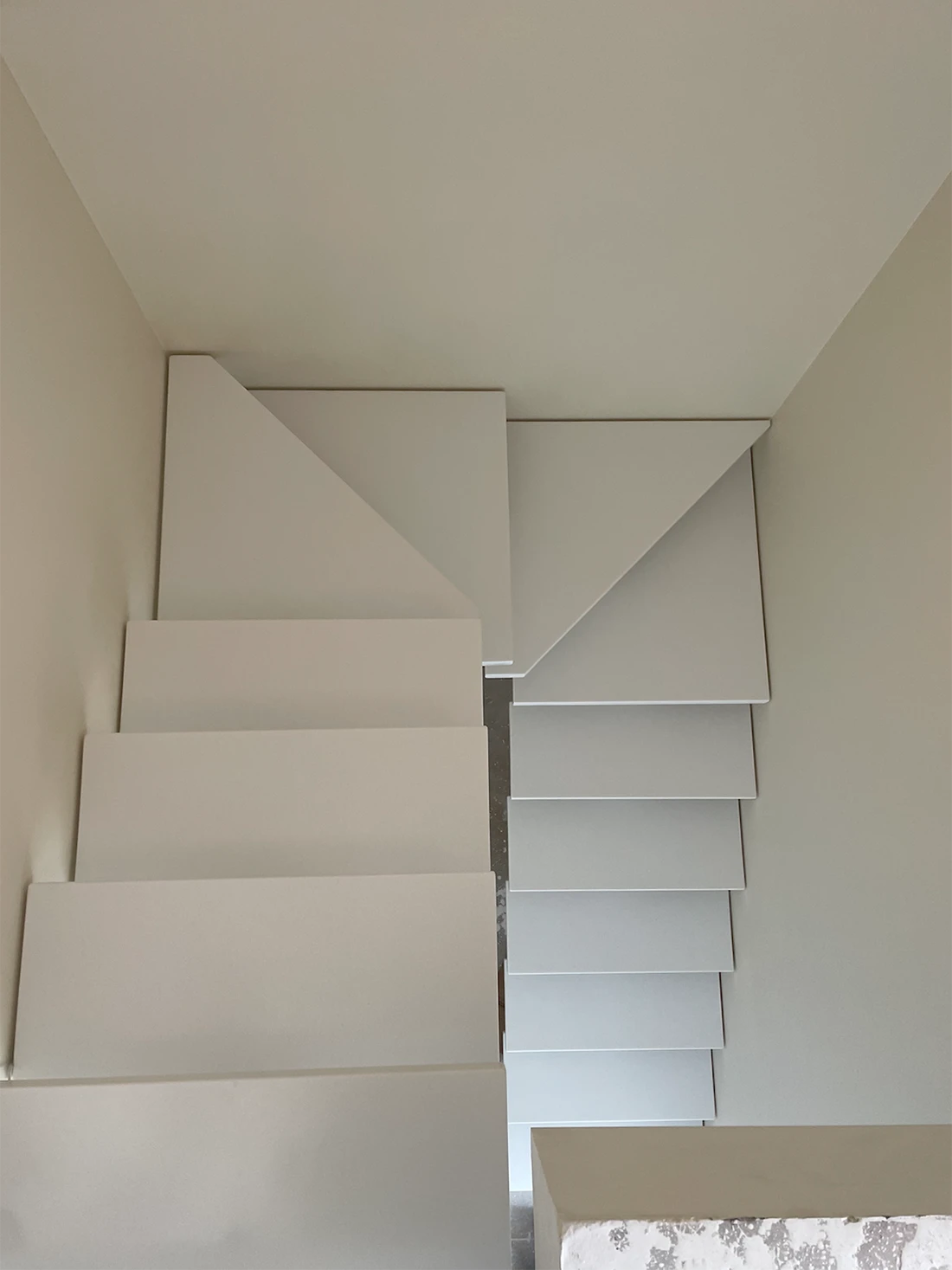 Ступени из искусственного камня Neomarm NK-028 Pure White — фото 1 — MAS — Modern Acrylic Stone