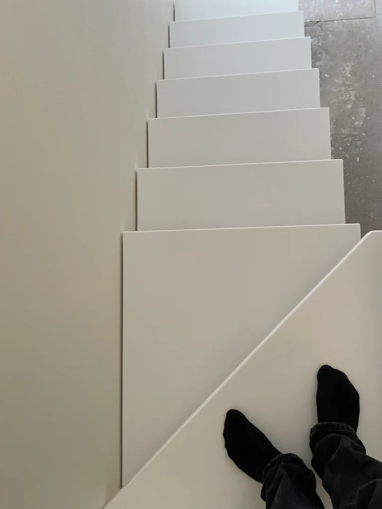 Ступени из искусственного камня Neomarm NK-028 Pure White — фото 3 — MAS — Modern Acrylic Stone